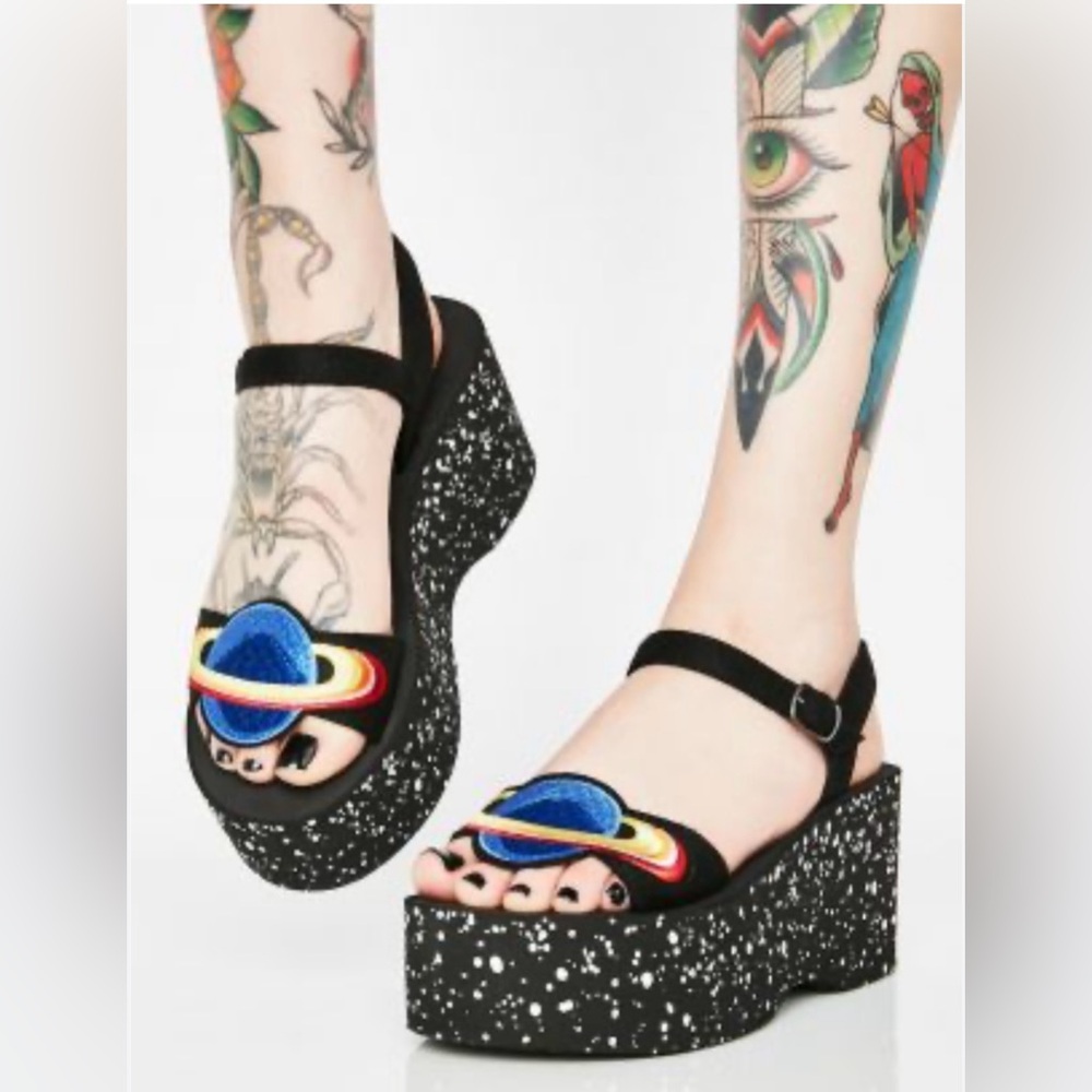 Rocket Dog Black Platform Sandals with Blue Planet Design